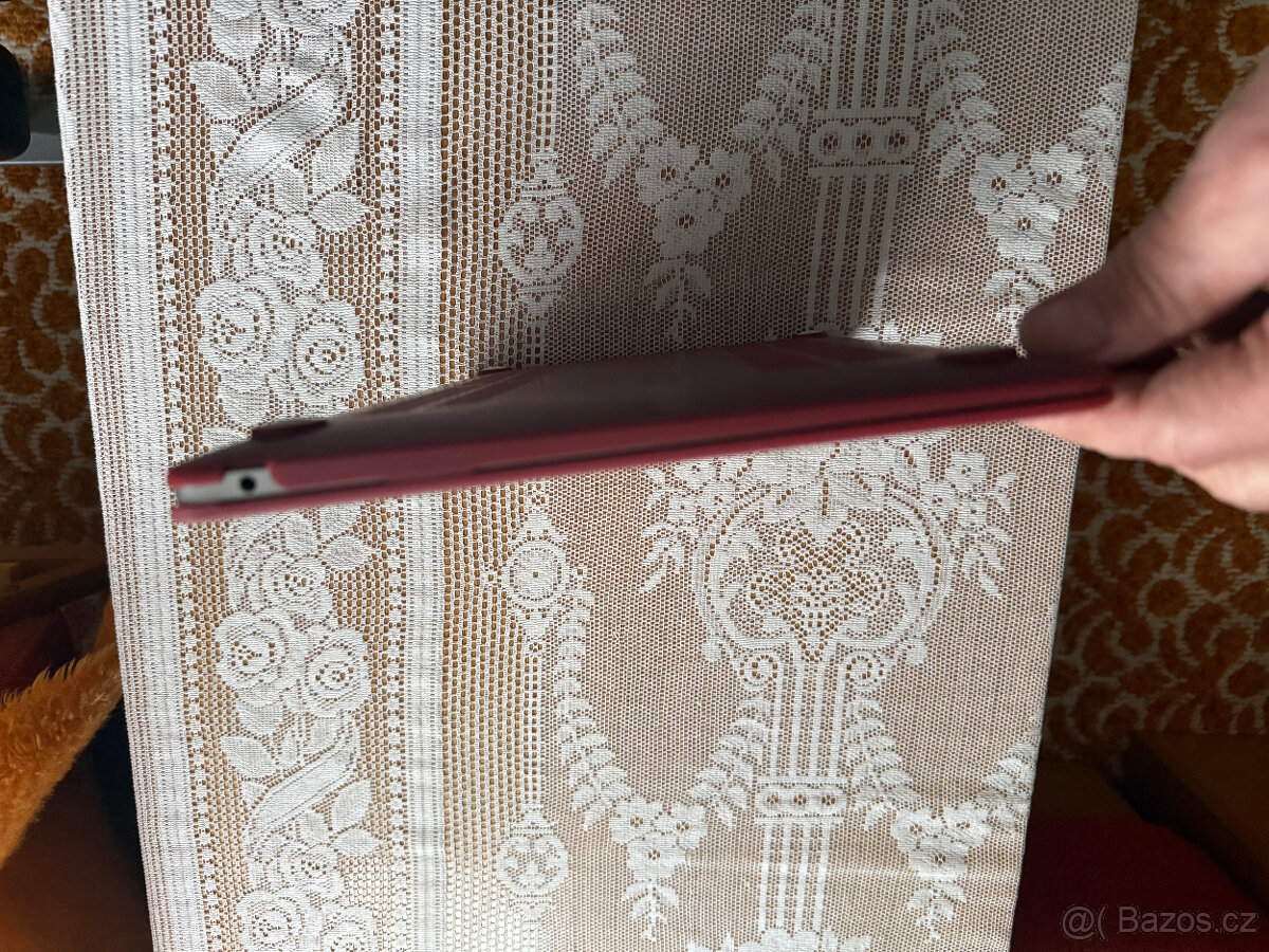 Apple Macbook air 13.3”, i5, 16GB RAM,256GB SSD disk - 7