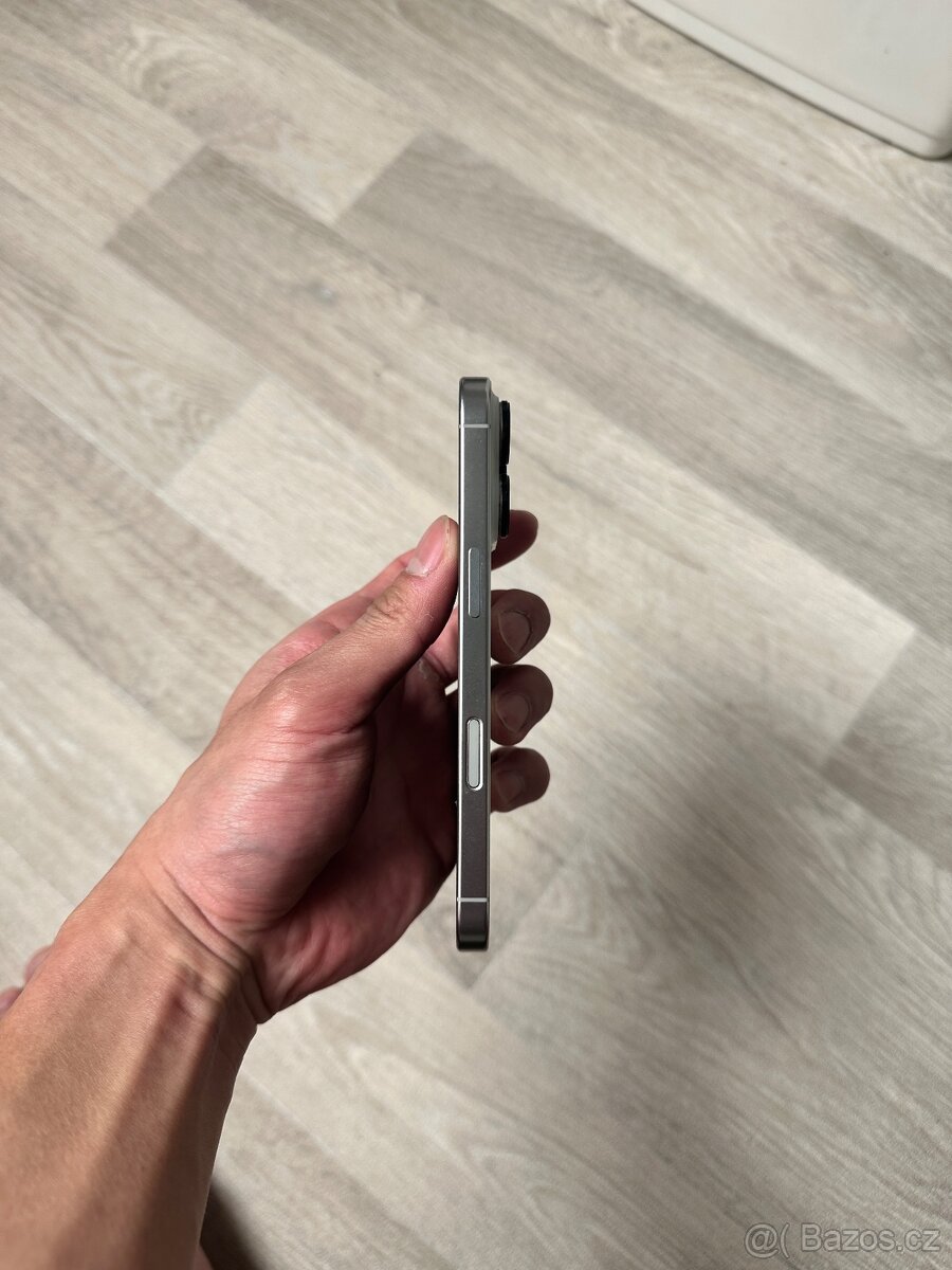 IPhone 16 Pro verze E-sim - 7