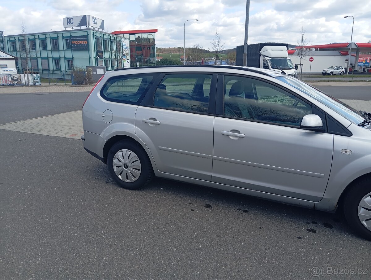 Ford Focus 1.6 benzín - 7