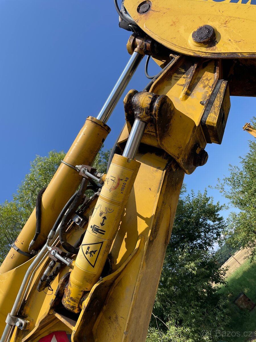 Komatsu WB93 - 7