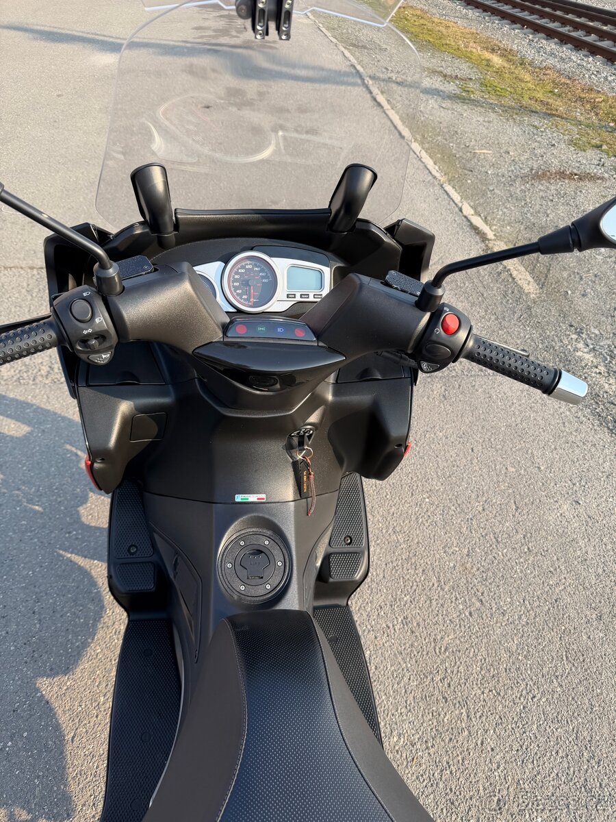 Aprilia SR MAX 300 - 7