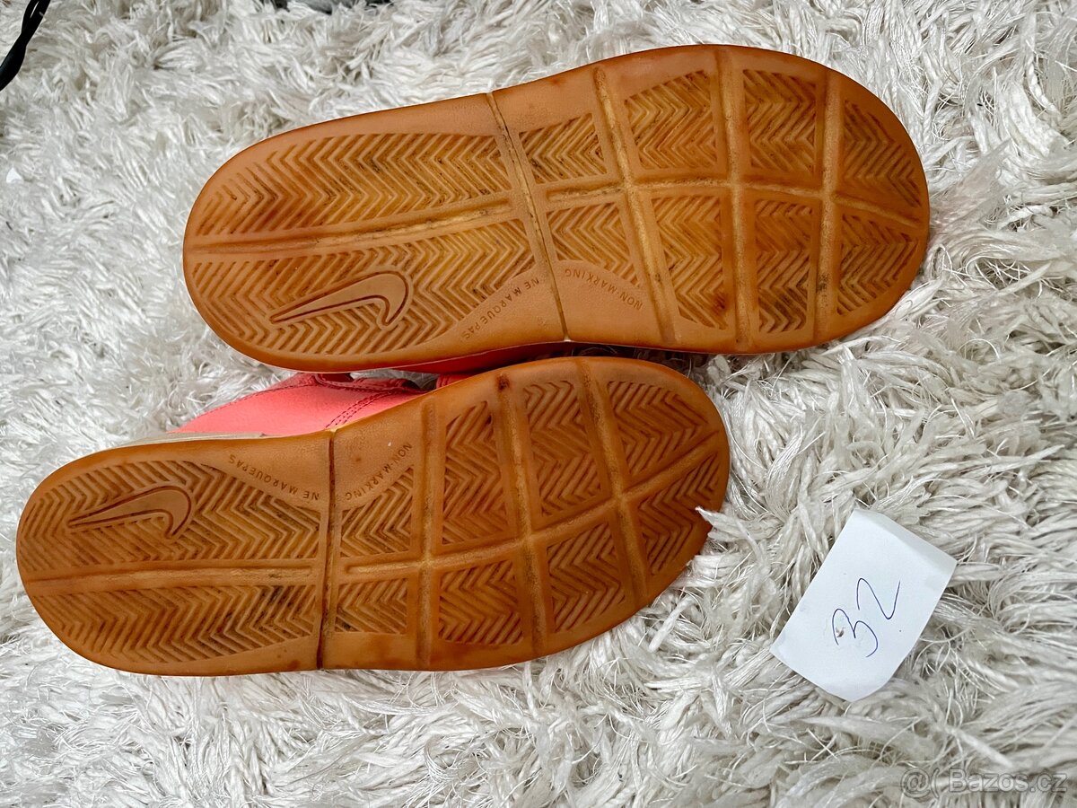 Dívčí oranžové koženkové tenisky značky Nike vel. 32 - 7