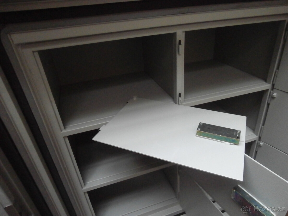 Trezor moderní bytelný bezpečný těžký za 10.000 kč - 7