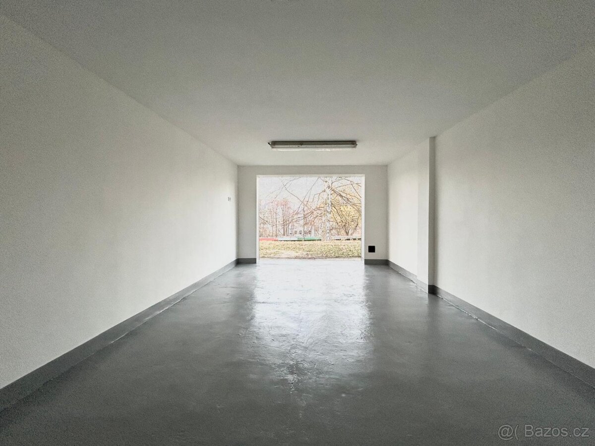 Velká garáž - Staré Město - 25 m2 - 7