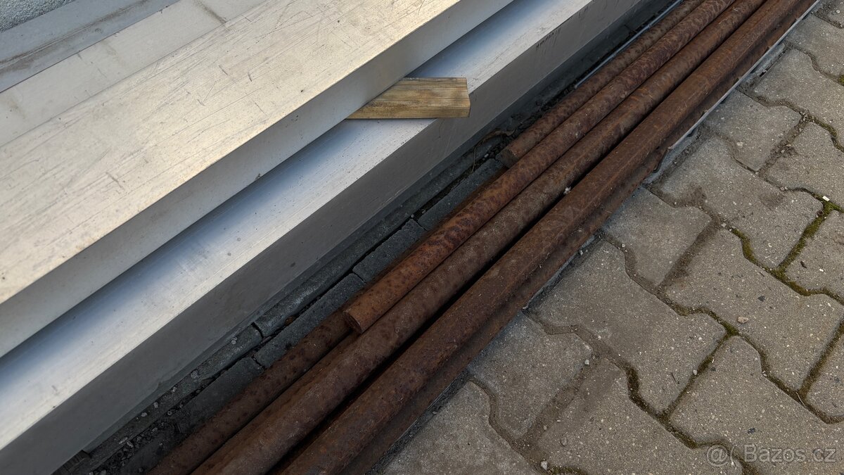 Hliníkové profily, ocelové kulatiny, Al trubky z nosítek - 7