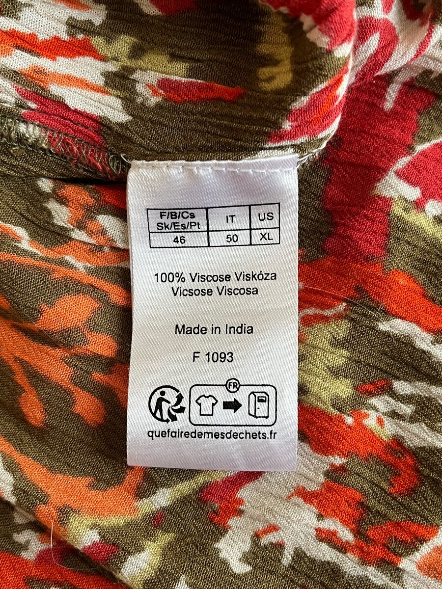 Dlouhé letní šaty s výstřihem do V - 7