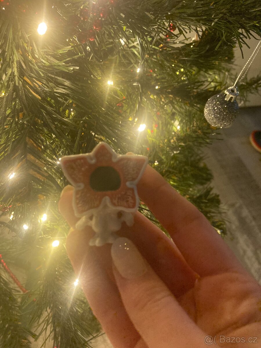 Stranger things kinder joy - 7