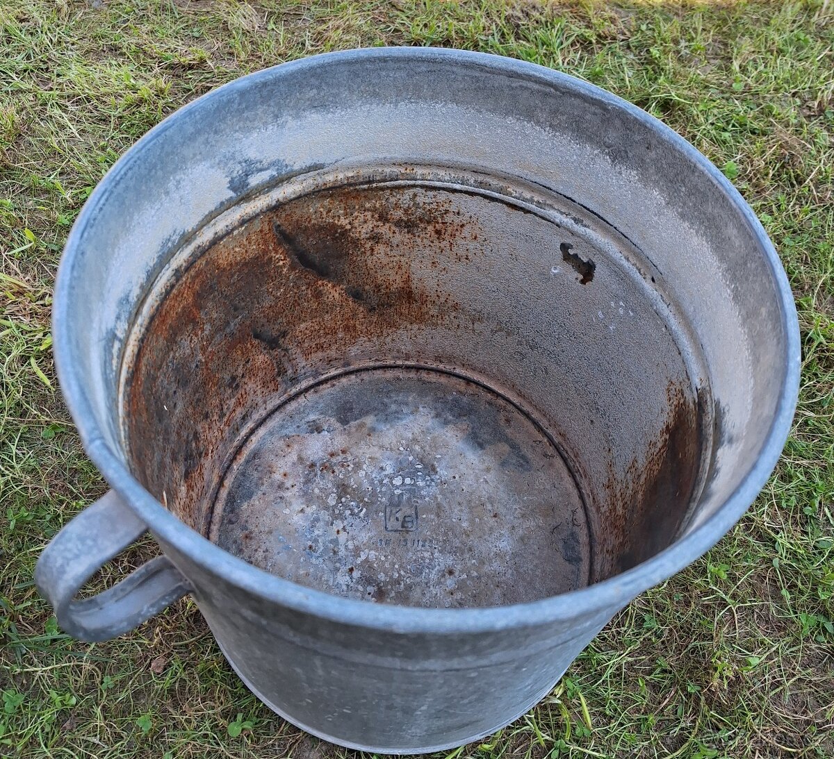 Prodám jídelní stůl, rohová lavice, ratanové dvojkřeslo - 7