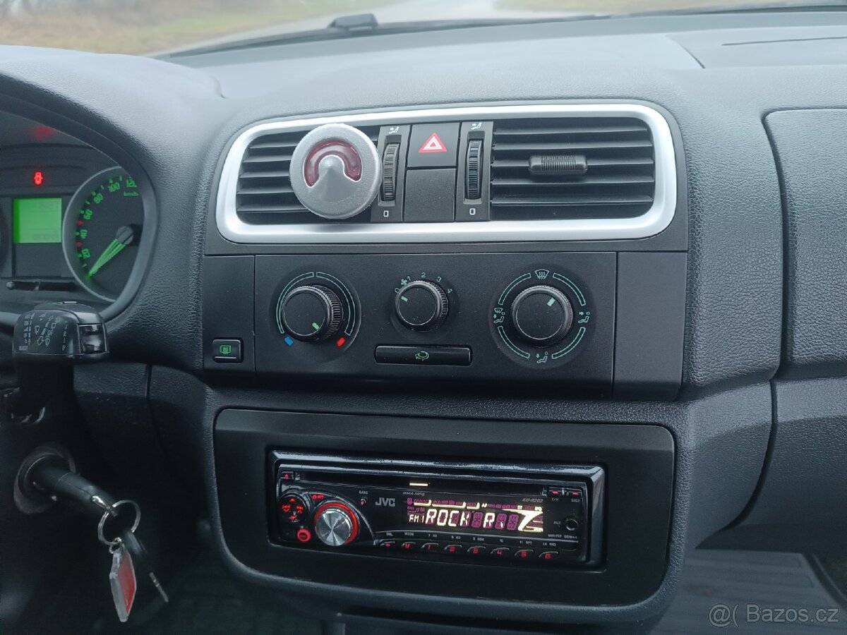 Škoda Fabia II 1, 4 16V NOVÁ STK, závěs - 7