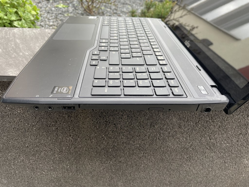 Větší 15.6" notebook na hry s NVIDIA GeForce - 7