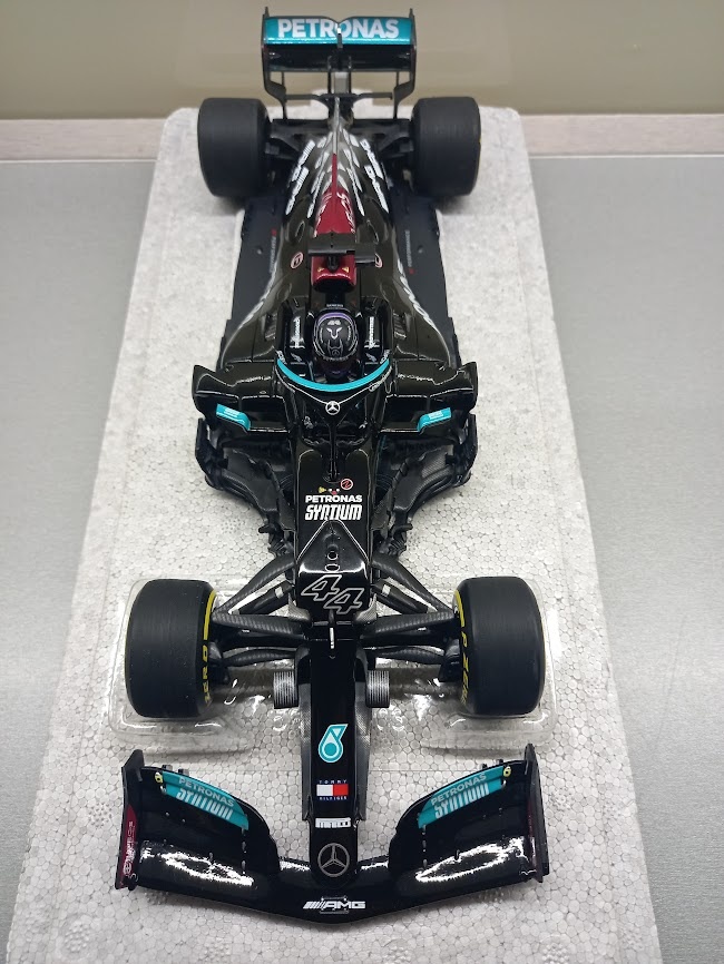 F1 MERCEDES W12 HAMILTON VÍTĚZ BAHRAINU 2021 MINICHAMPS 1:18 - 7