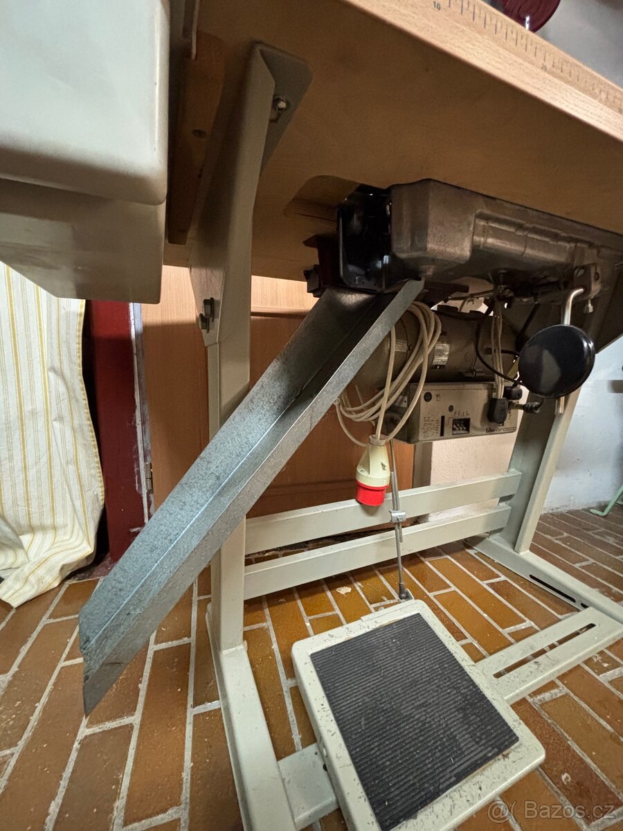 Prumyslovy sici stroj Juki s orezem - 7