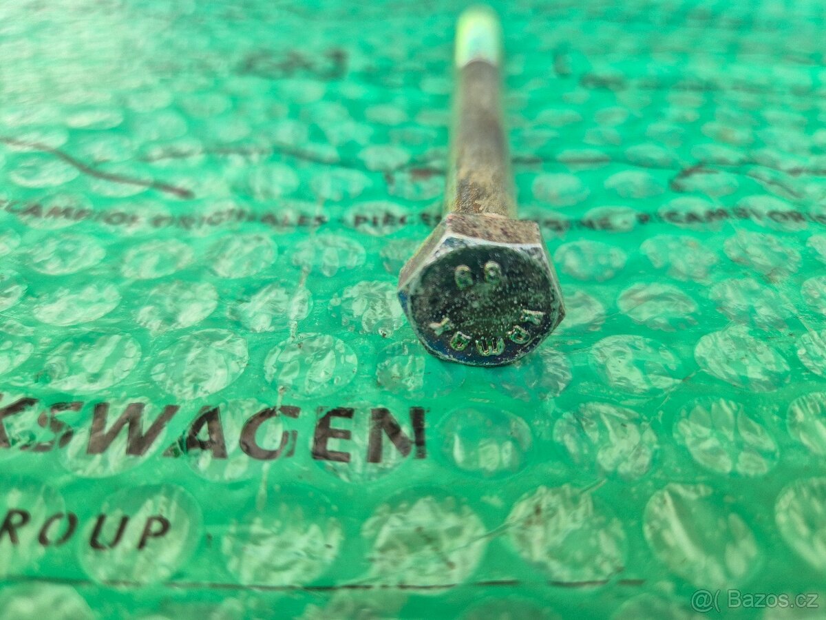 šroub konzole motoru Škoda Felicia 1.6 , 1.9d N90711801 , N - 7