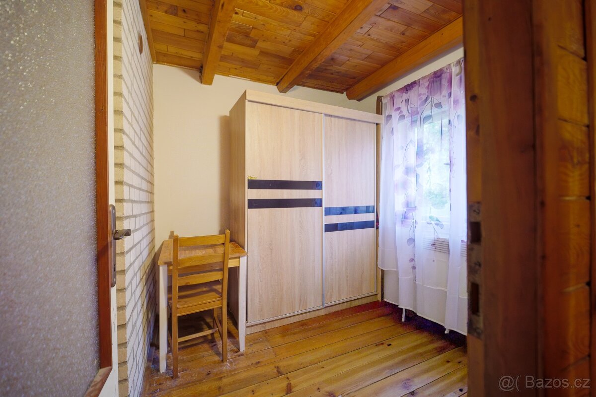 Chata na samotě u lesa u obce Střeleč - 7