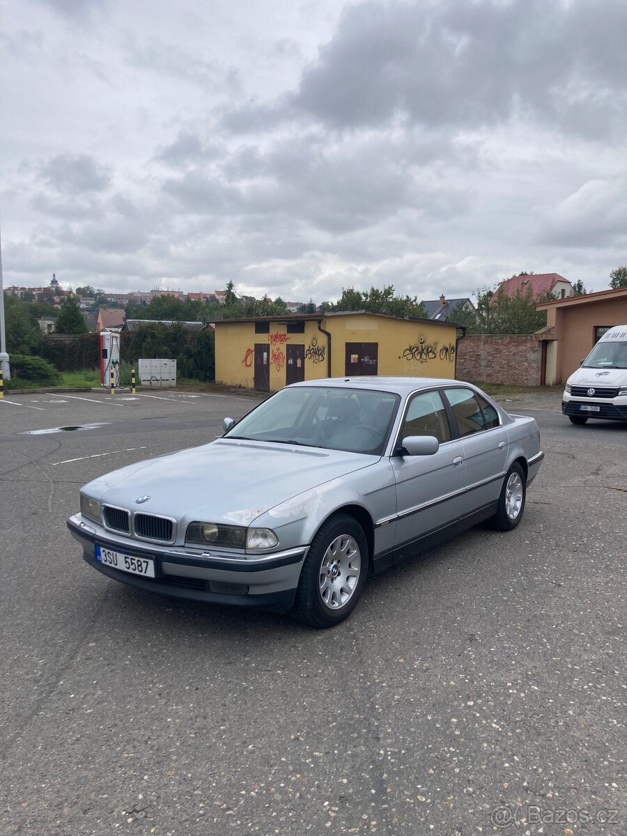BMW E38 730i V8 - 7