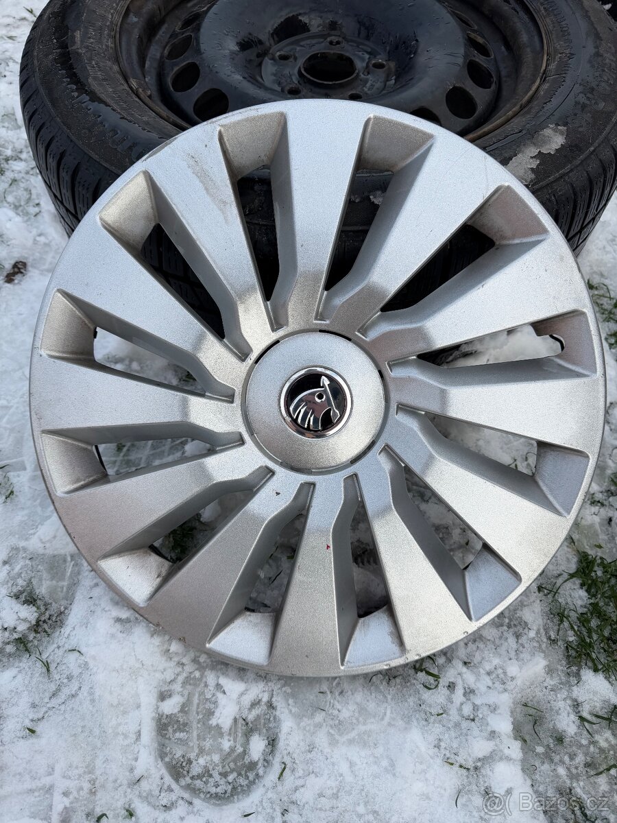 Prodám zimní pneu 215 60 R16 Continental s disky - 7