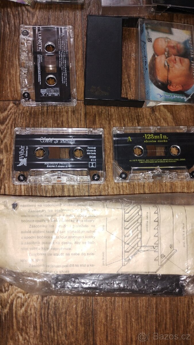 Kazety originální a stojánek - 7