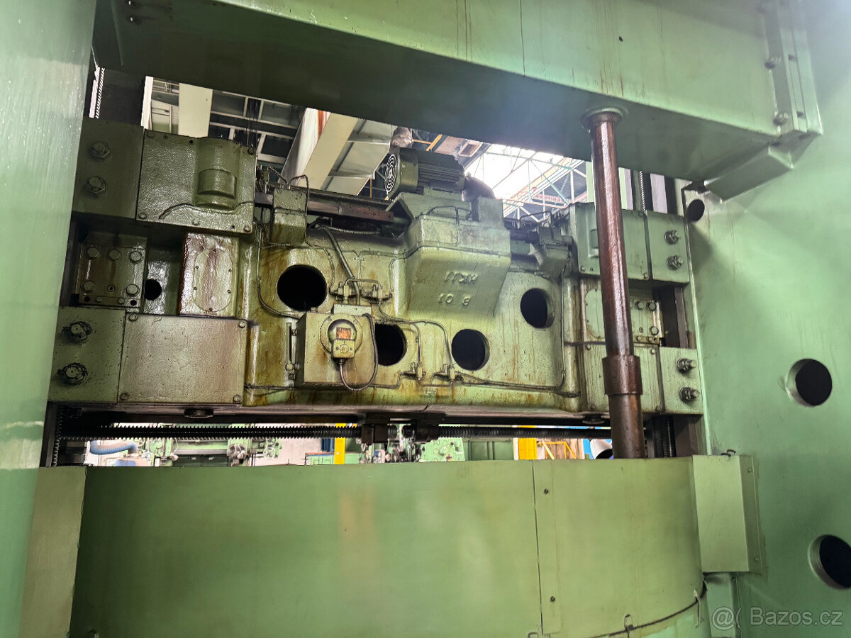 karusel dvoustojanový TOS SK 25 - 7