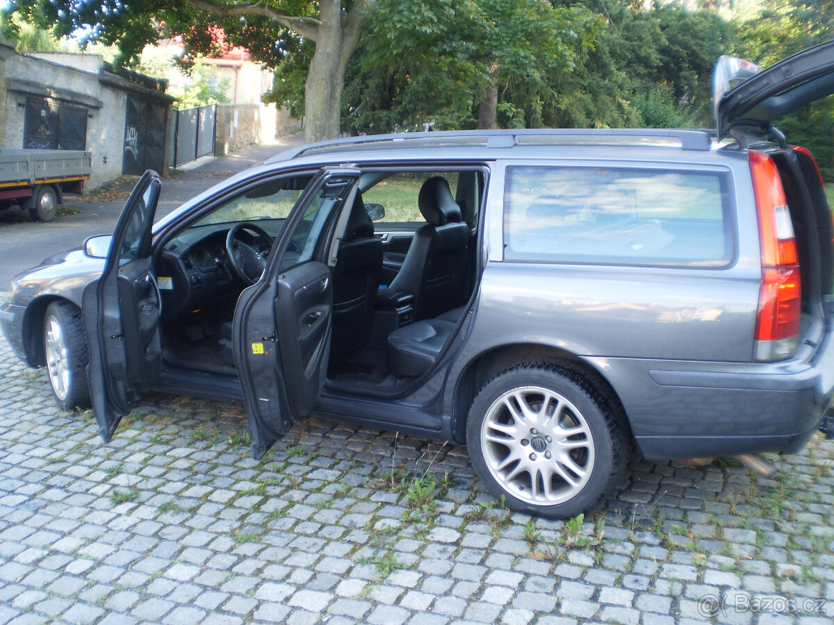 PRODÁM VOLVO V70 D5 AWD 120 kw r.v.2004 T.K.2026 4X4 - 7