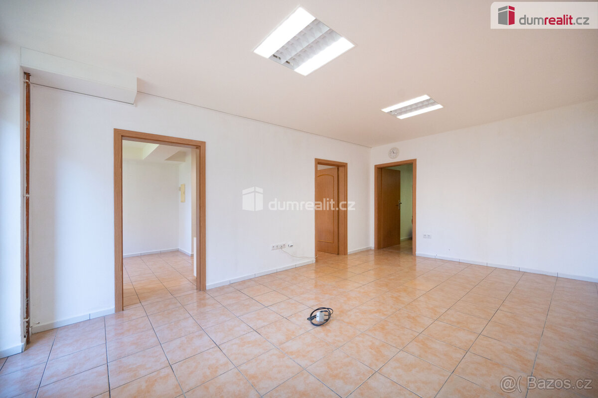 K prodeji, komerční prostor (50,1 m2) v přízemí bytového dom - 7