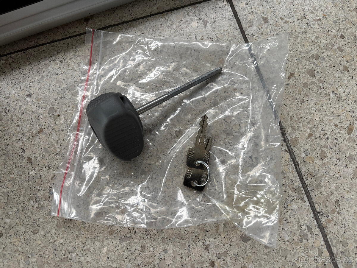 Škoda Rapid střešní uzamykatelné nosiče THULE - 7