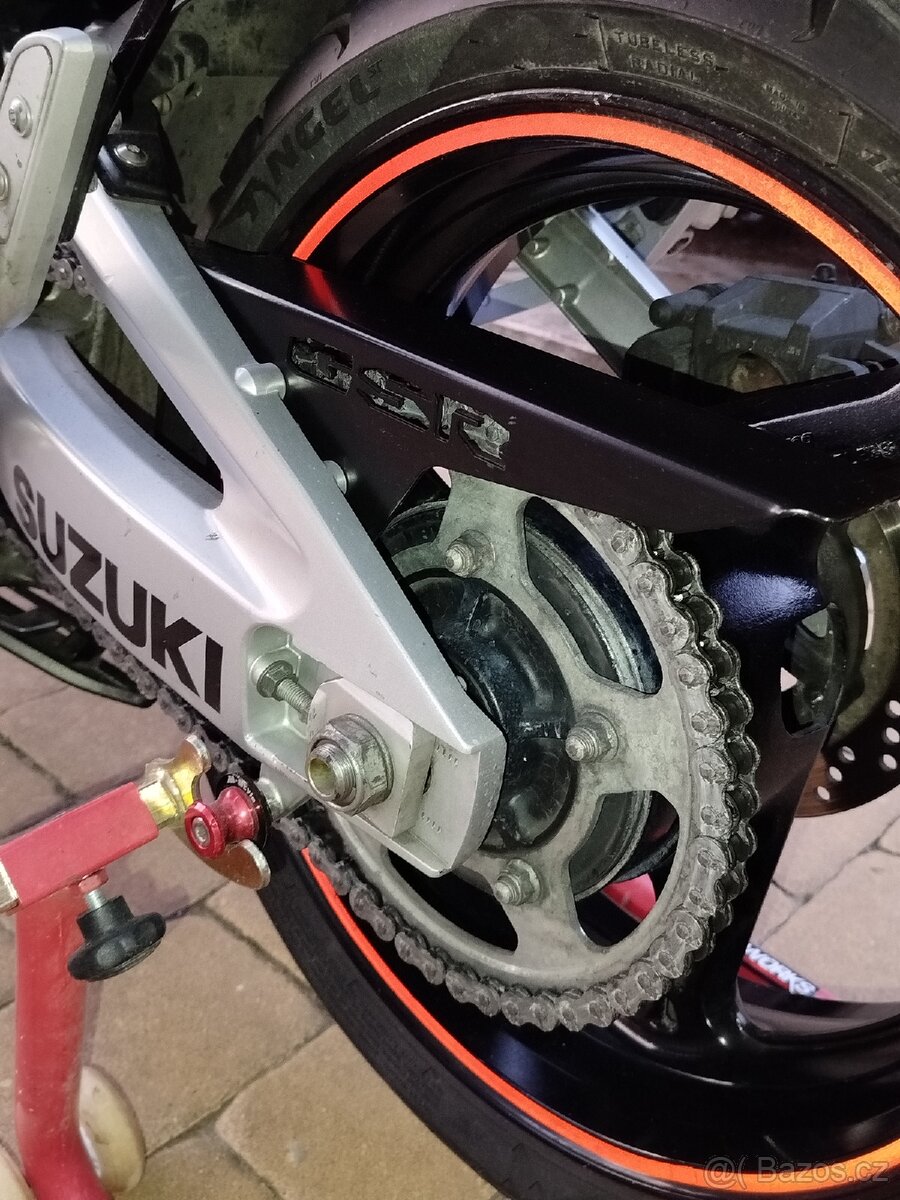 Suzuki GSR 600 - 7