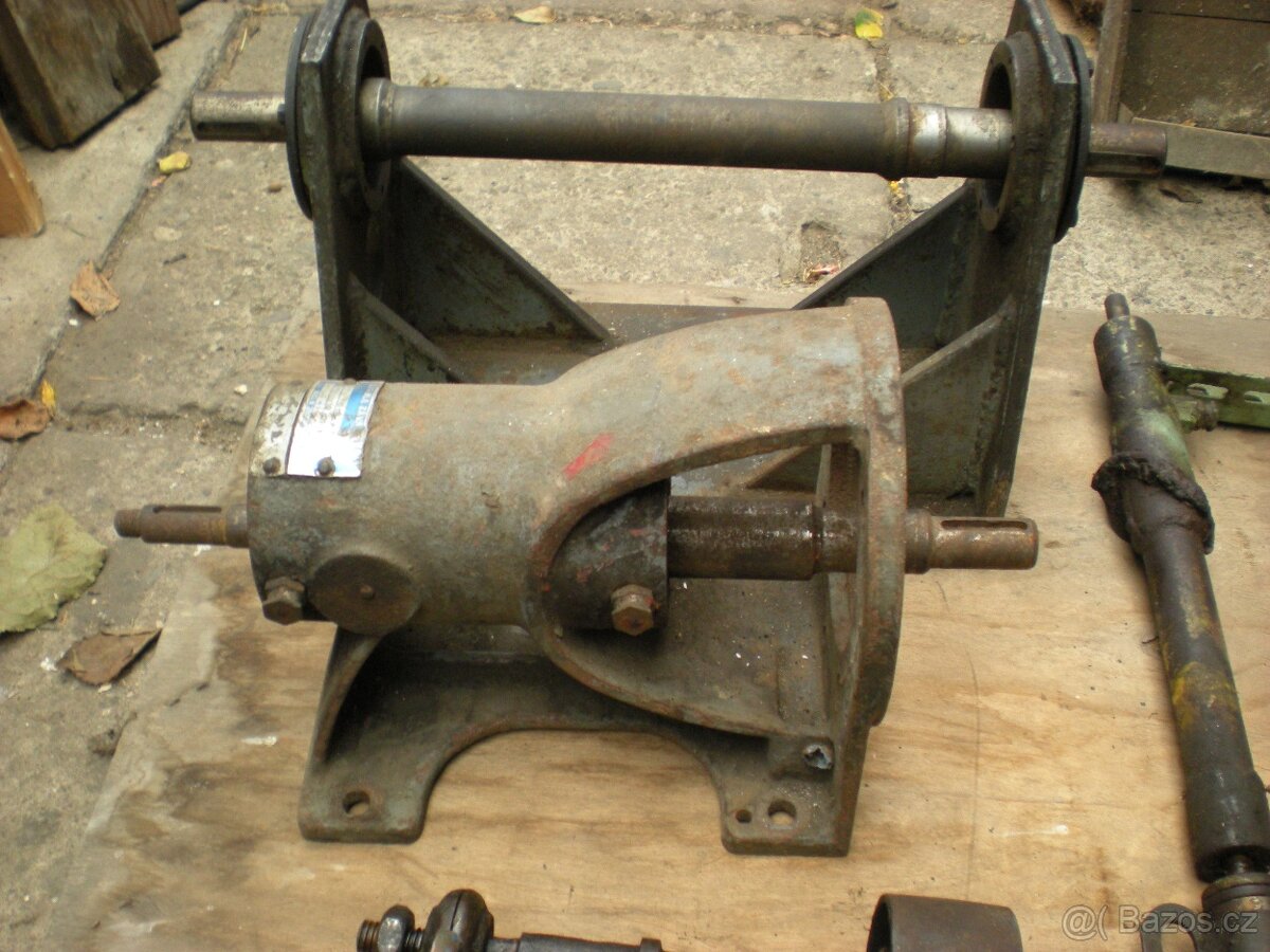 Ložiskové domečky + hřídel na brusku - 7