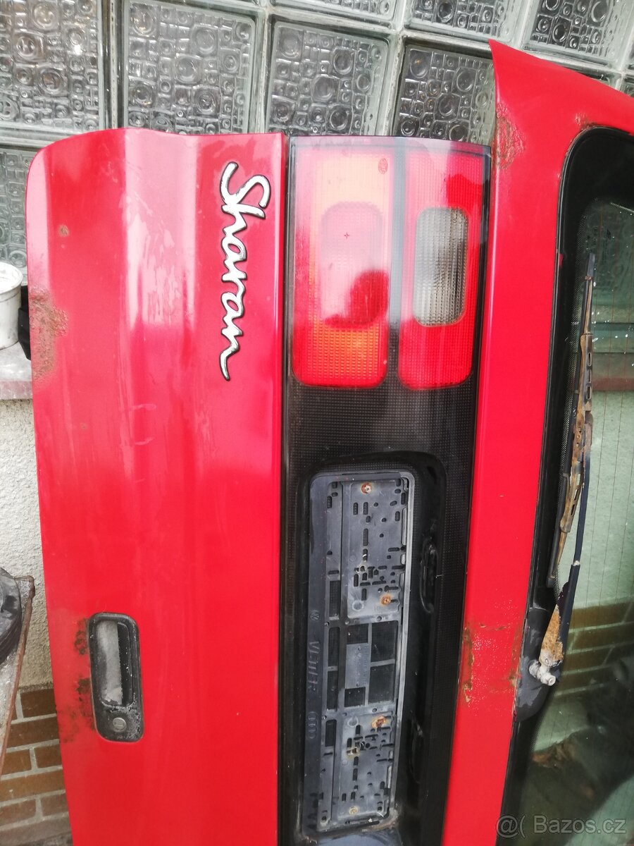 VW Sharan před facelift, zadní dveře červené - 7