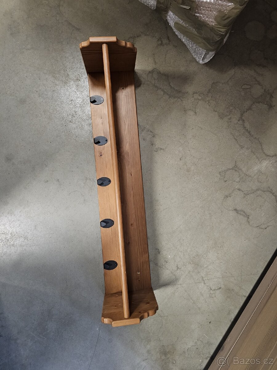 VĚŠÁK IKEA LEKSVIK S POLICÍ - 7