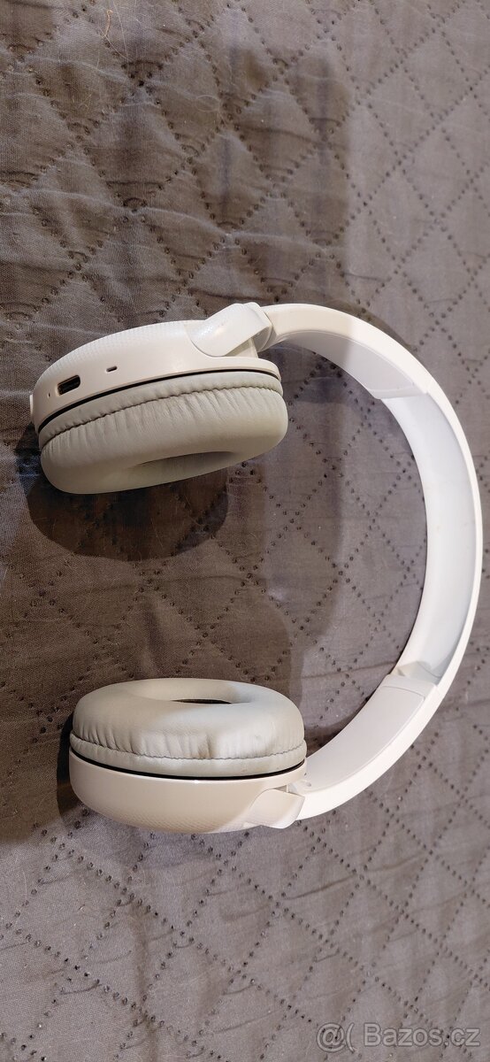 Sluchatka sony a ješté jedny...celkem 1300kč - 7