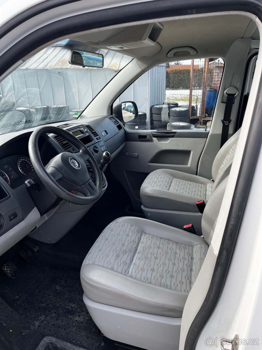 Volkswagen Transporter 225000 km....5 míst - 7