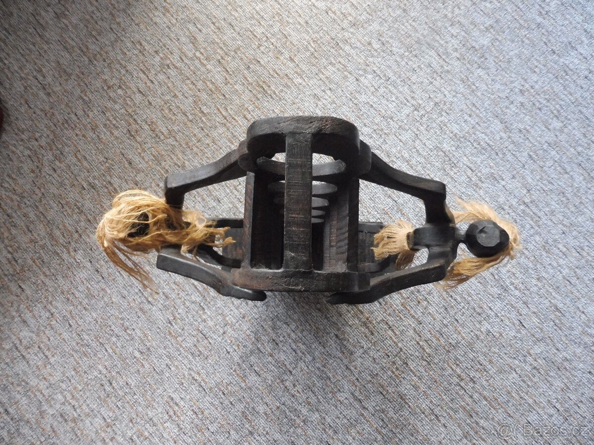 Dřevěný stojan na víno - 7