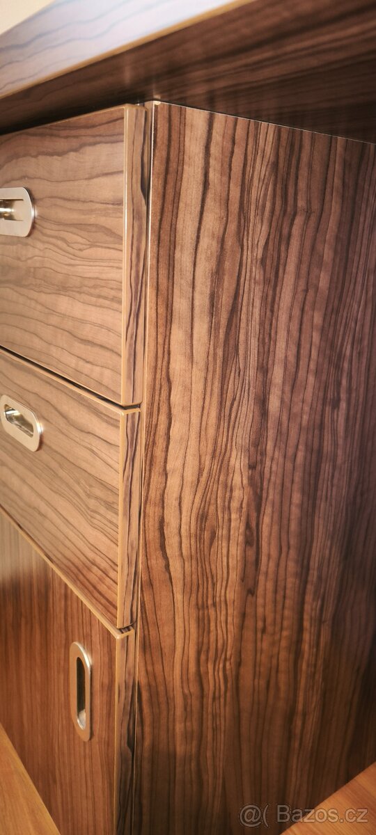 Prodám zachovalý dětský psací stůl - 7