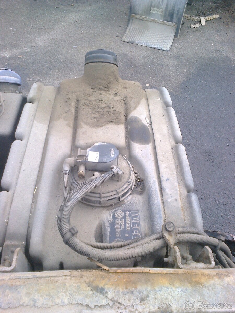 Iveco EuroCargo – nádrž – plast – ORIGINAL - 995,-Kč - 7