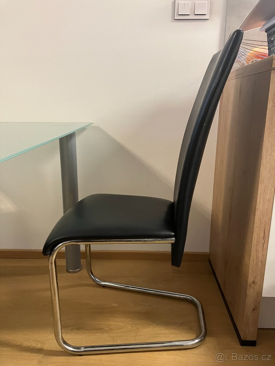 Jídelní stůl + 4 židle - 7