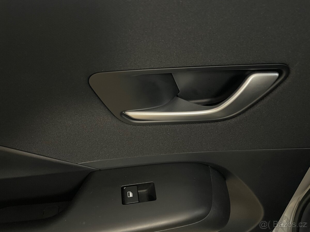 Hyundai Kona 1,6T-GDi 102kW Smart 4x2 6MT - 7