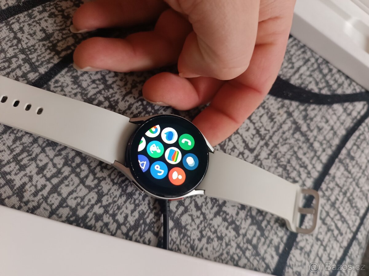 Samsung Galaxy Watch 4 stříbrné - 7