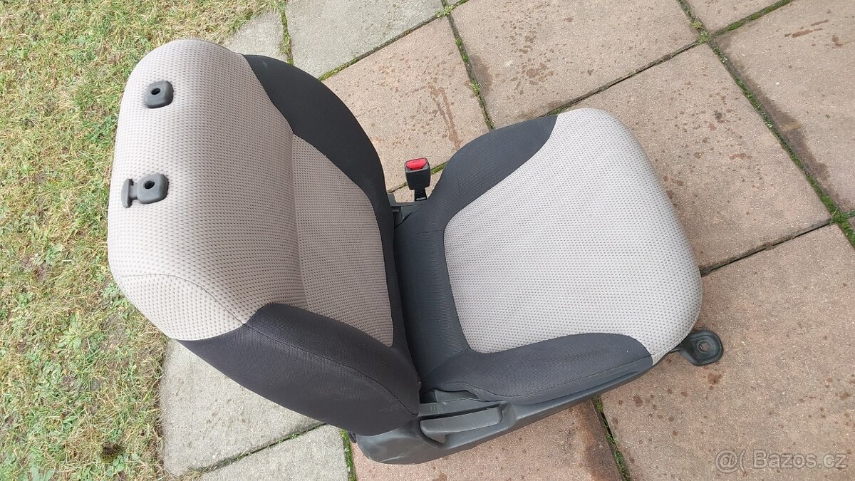 Mitsubishi L200 DID sedadlo spolujezdec - 7