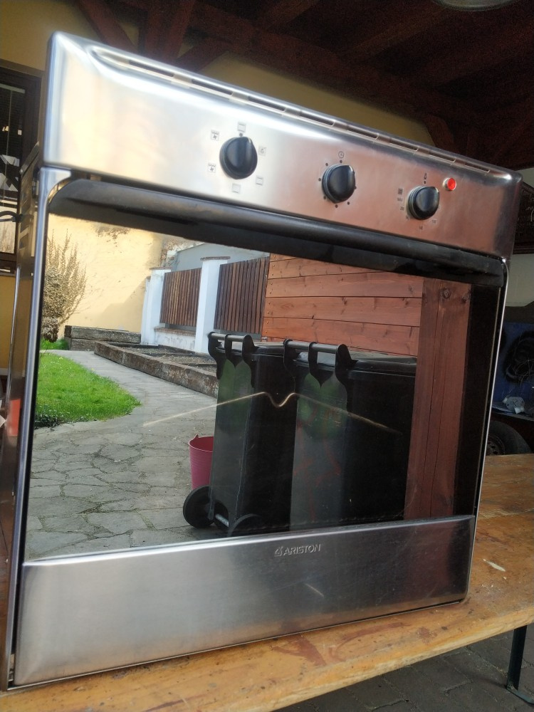 Prodám klasickou troubu ARISTON - 7