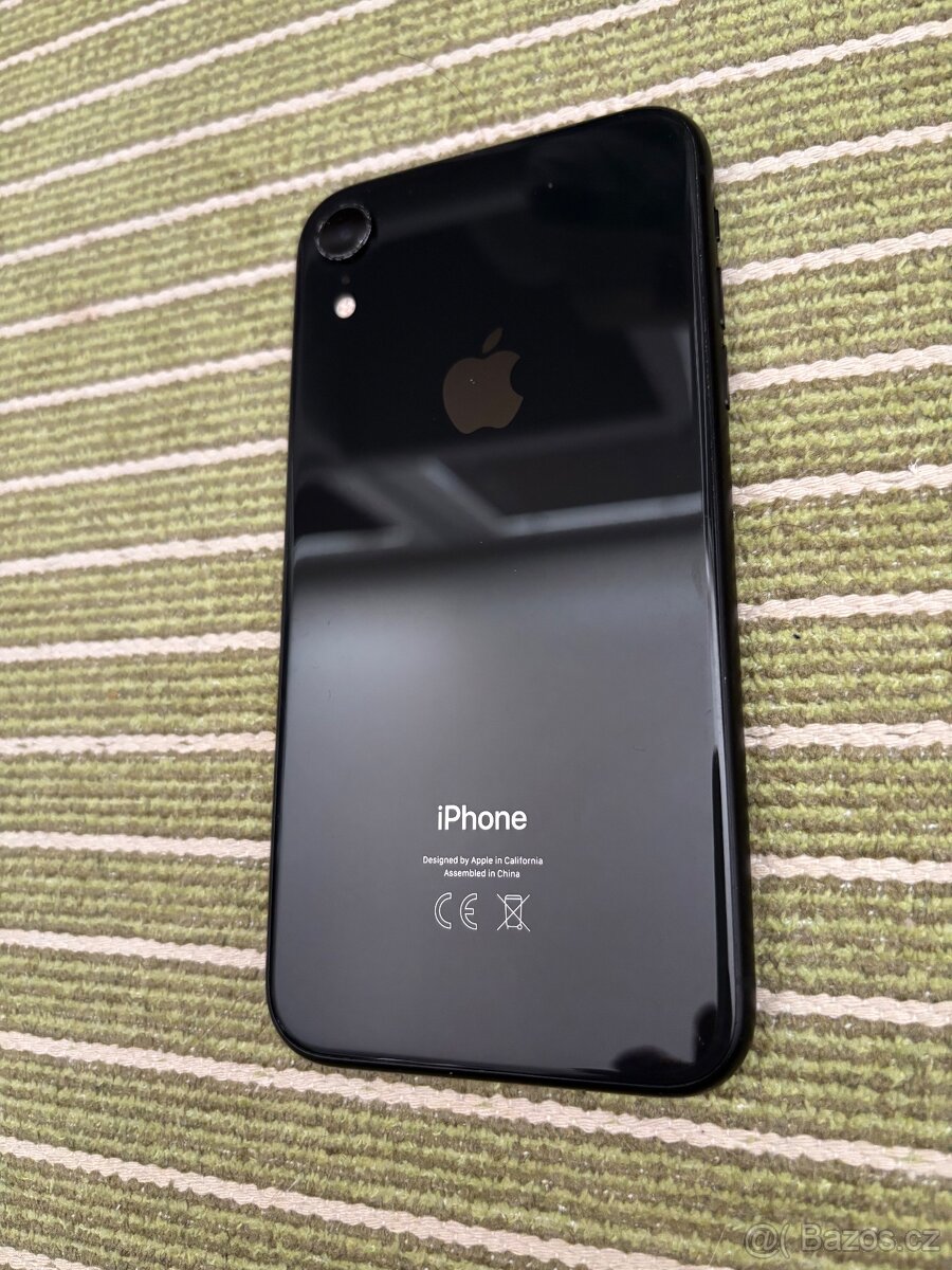 Iphone XR 64GB černý, bat.80%, 14 krytů - 7