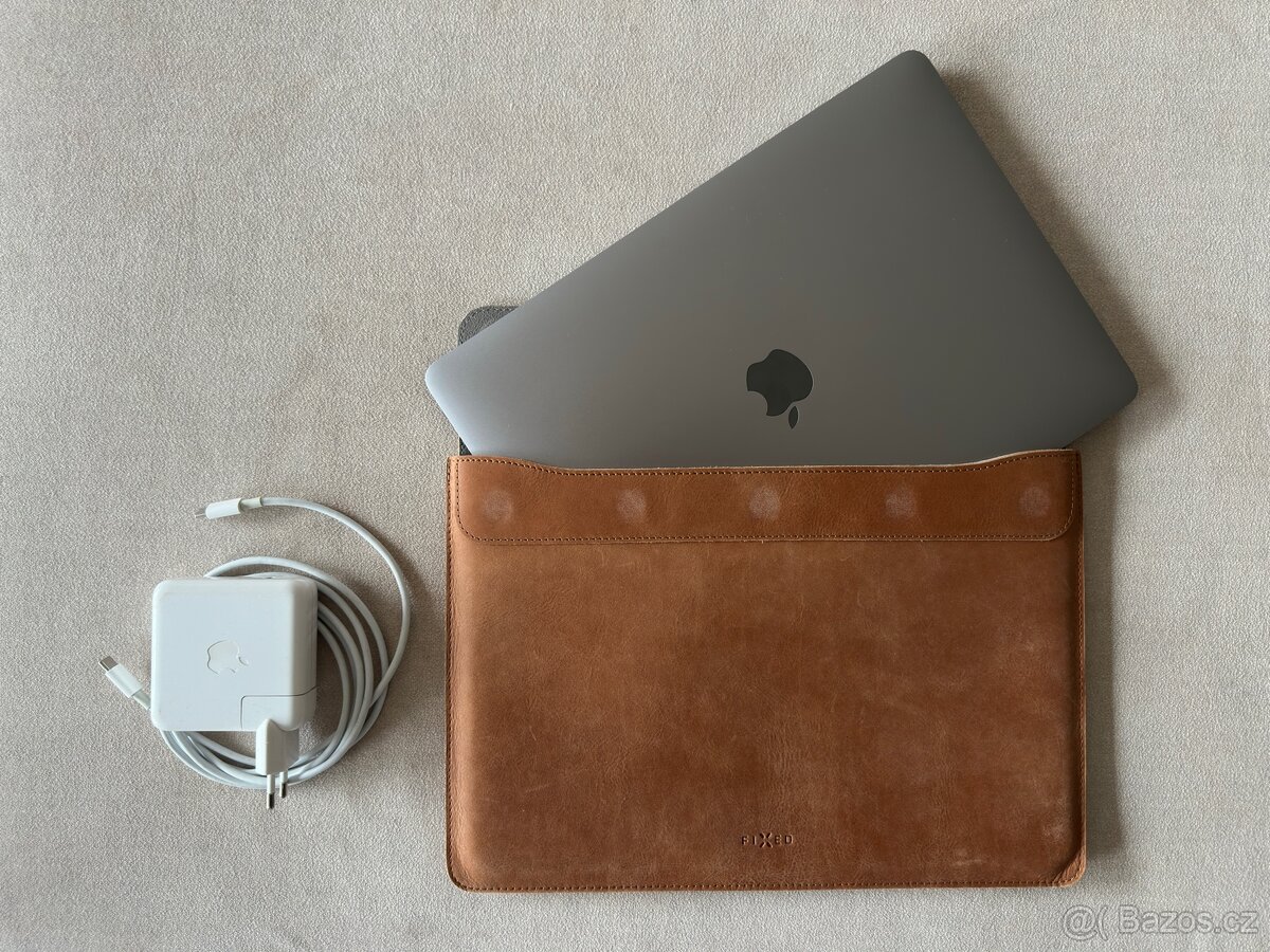 MacBook Pro 13" 2022 M2 / 8GB / 256GB - Vesmírně šedý - 7