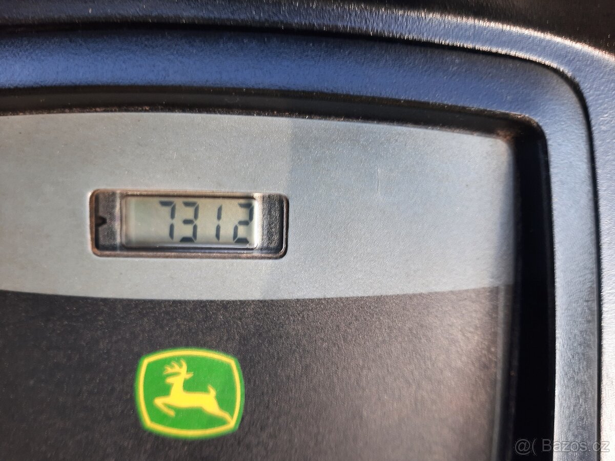 Zahradní traktor John Deere X300R - 7