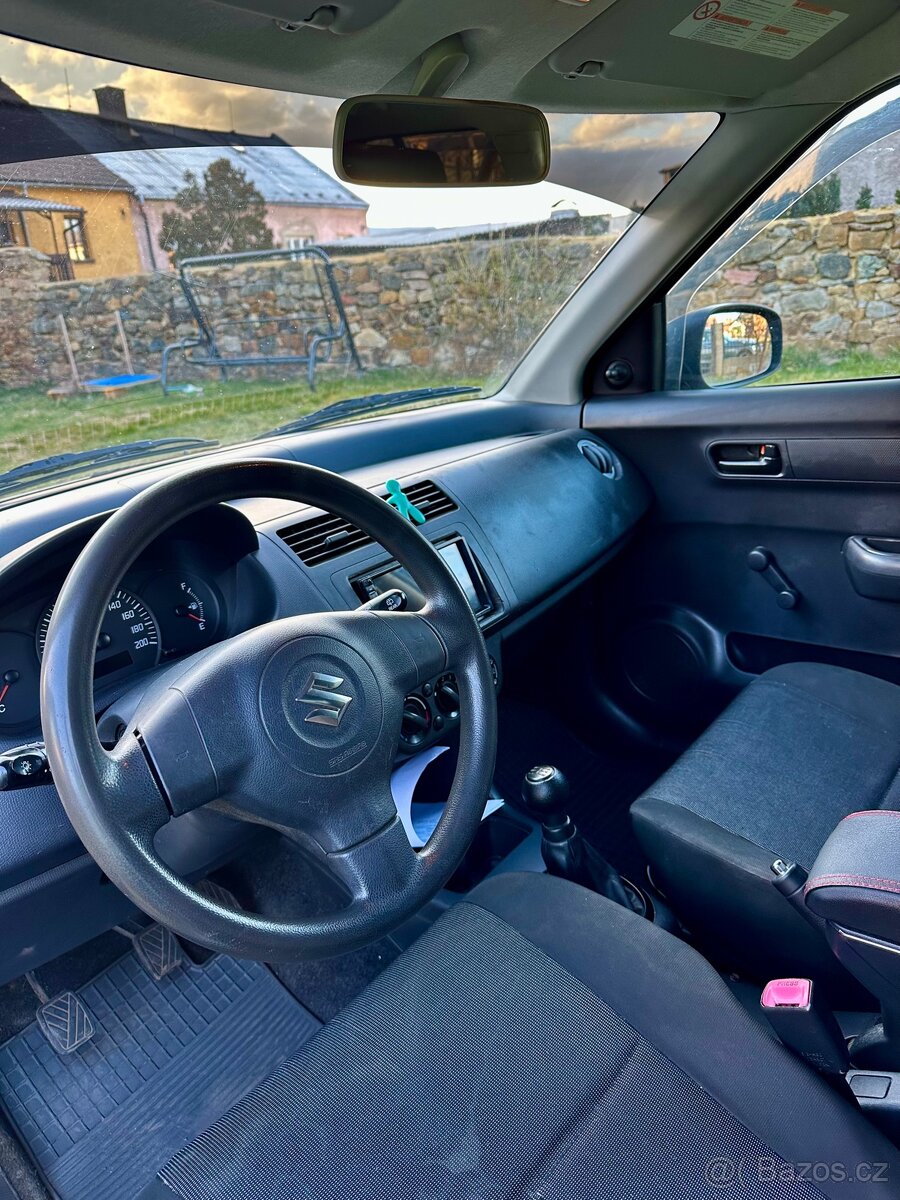 Suzuki SWIFT - 7