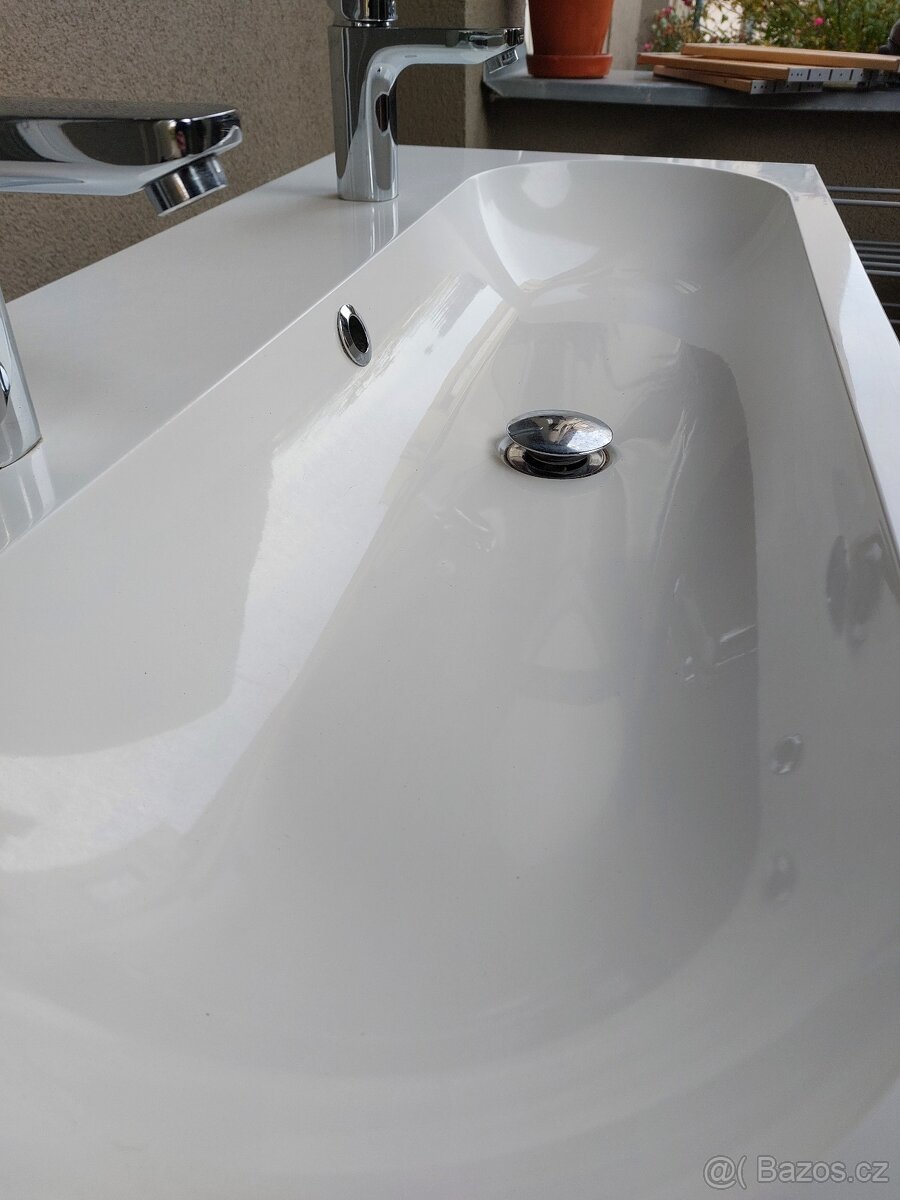 Umyvadlová skříňka s umyvadlem - 7