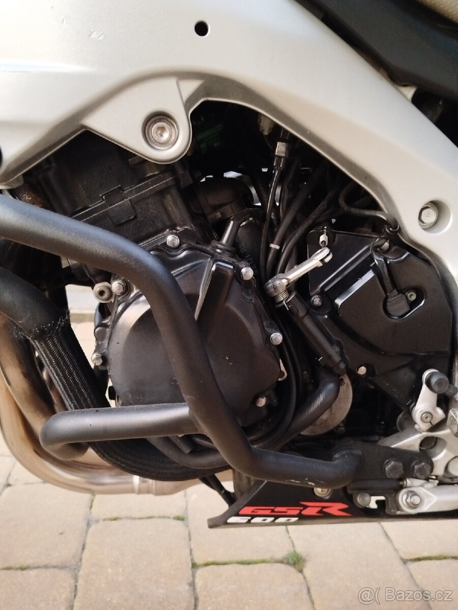 Suzuki GSR 600 - 7