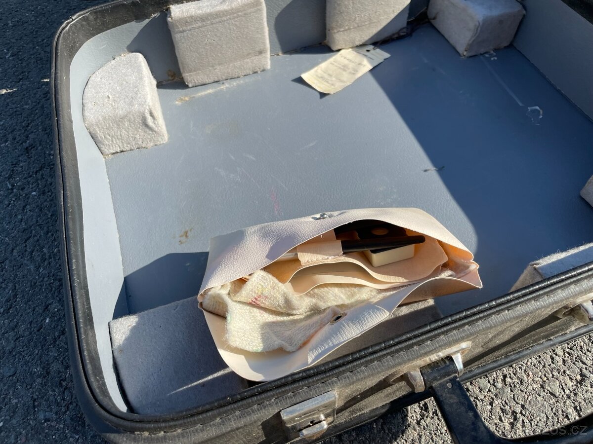 Kufříkový psací stroj Consul 222.2 - 7