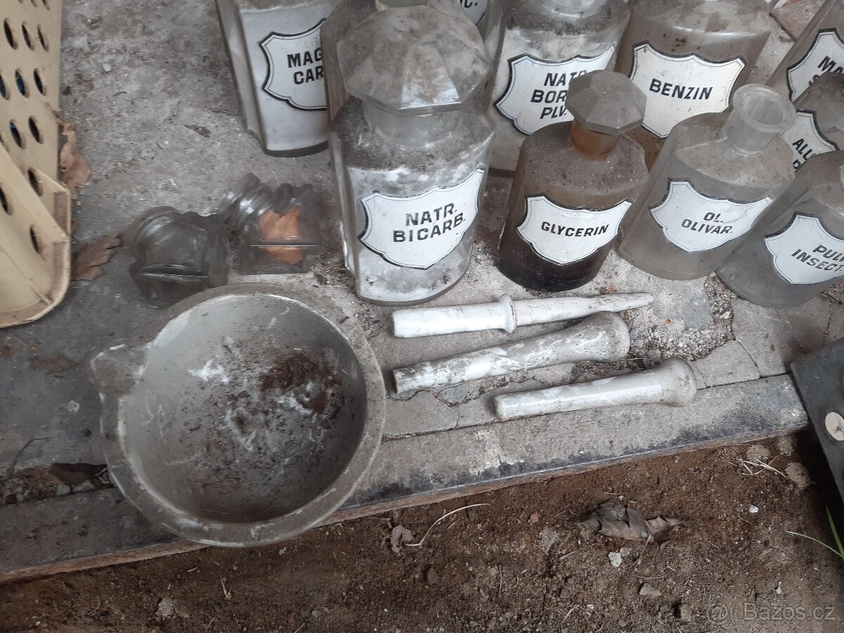 Staré vybavení lékárny - 7