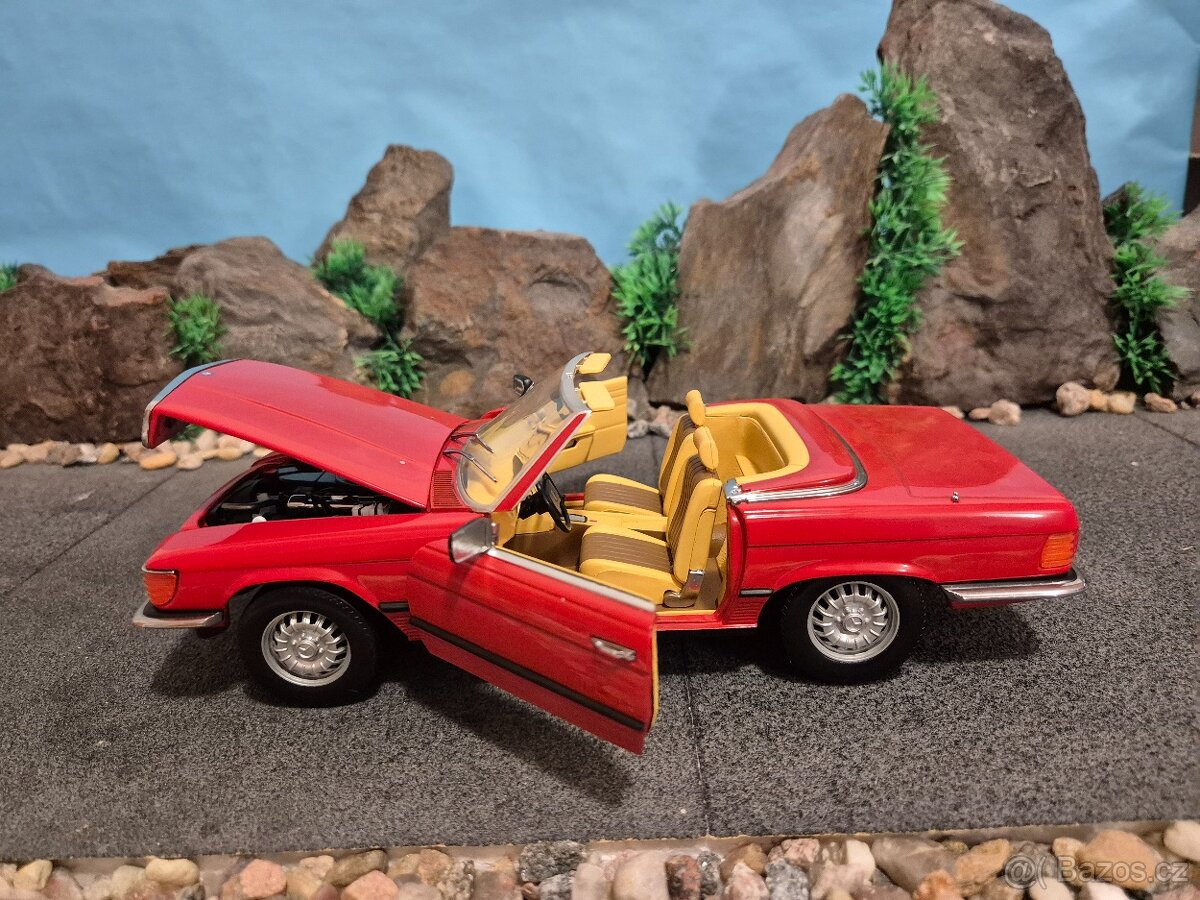 Prodám model 1:18 Mercedes Benz 350 SL - 7