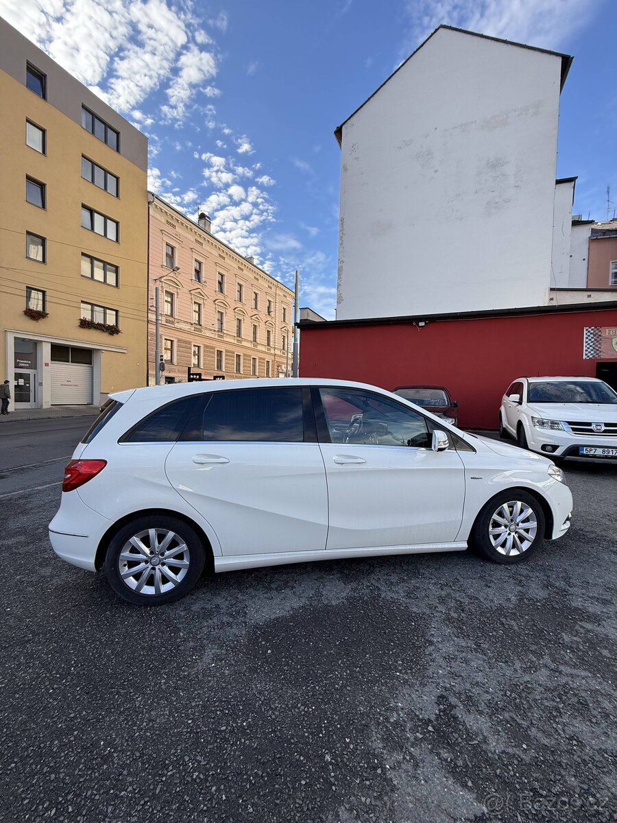 Mercedes-Benz B180 CDI • Automat • 2014 • 80 kW • Zachovalý - 7