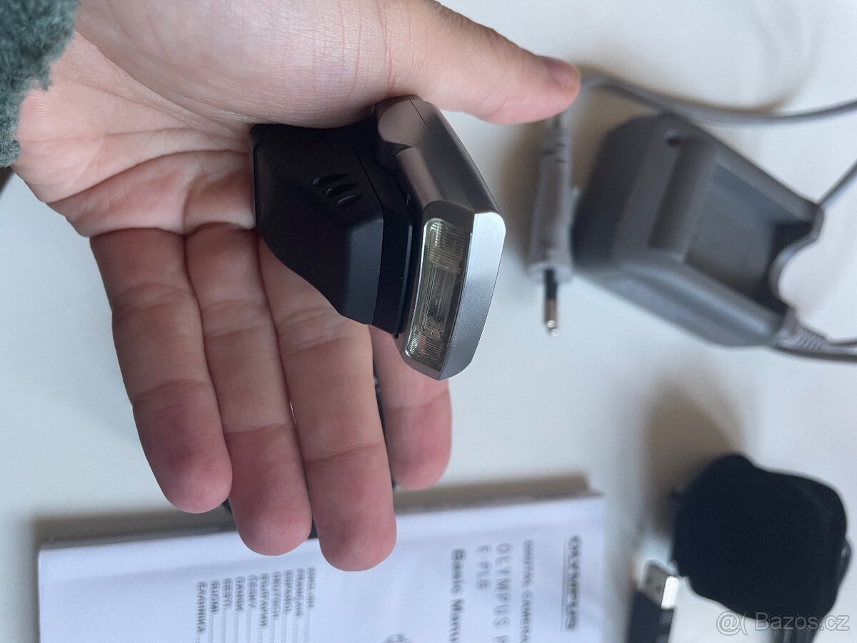 Olympus PEN E-PL 8 kompletní balení - 7